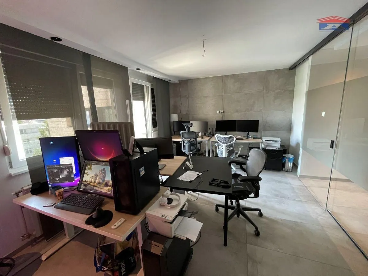 Rent, office space, 68m², Cara Dušana, Novi Sad Sve Podlokacije