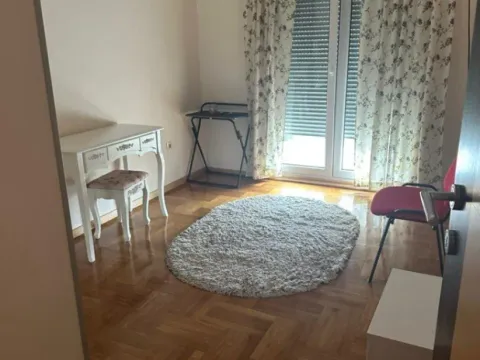 Izdavanje, trosoban stan, 84m², Tuški Put, Podgorica - image 4