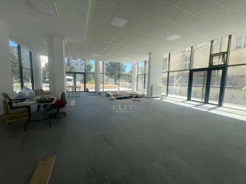 Izdavanje, poslovni prostor, 350m², Adamovićevo Naselje, Novi Sad Sve Podlokacije - image 4