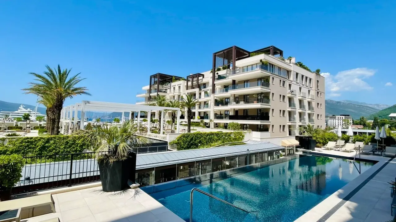 Rent, two bedroom apartment, 146m², Centar, Tivat