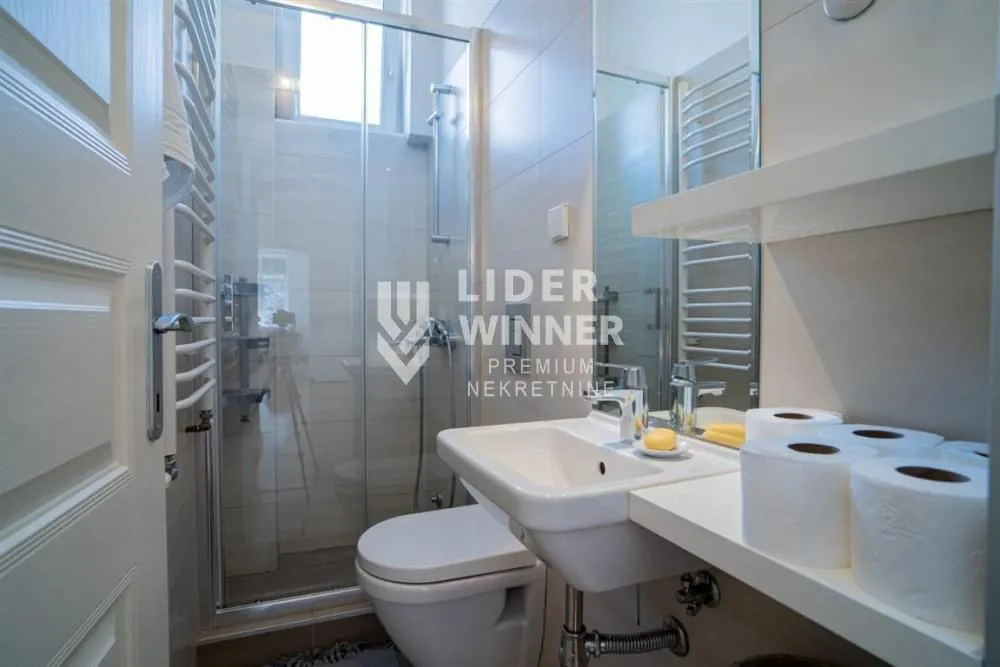Izdavanje, četvorosoban stan, 130m², Stari Grad, Beograd