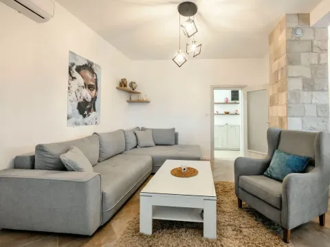 Izdavanje, trosoban stan, 120m², Mrčevac, Tivat - image 11