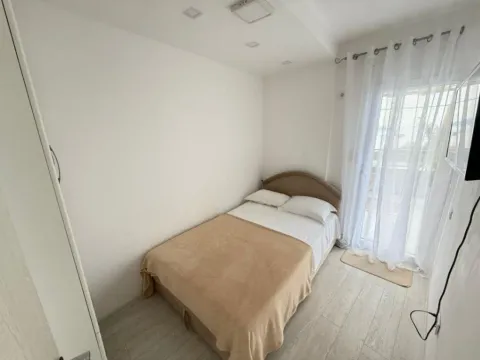 Izdavanje, dvosoban stan, 50m², Bečići, Budva - image 8