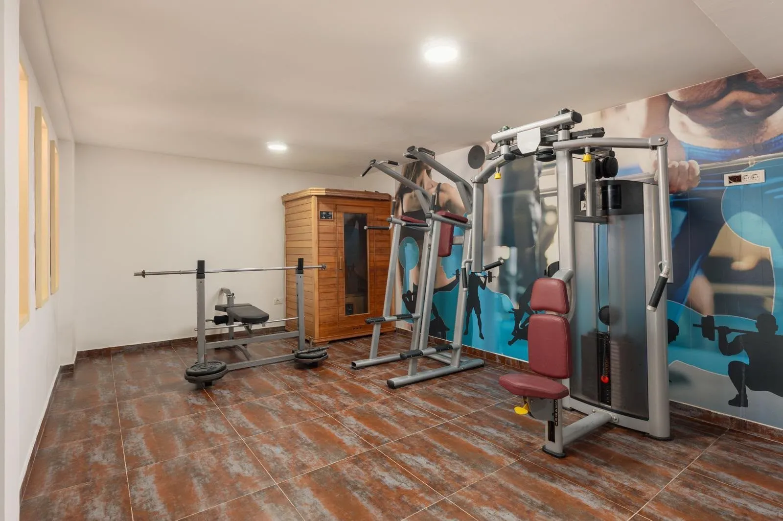 Izdavanje, kuća, 500m², Bonići, Tivat