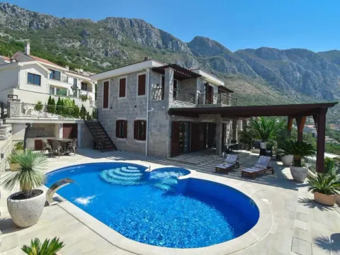 Rent, four bedroom apartment, 180m², Blizikuće, Budva - image 10