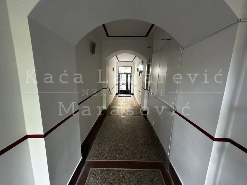 Izdavanje, dvosoban stan, 71m², Savski Venac, Beograd