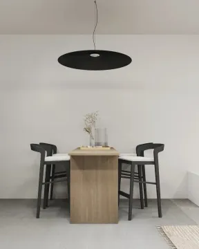 Trpezarijski sto sa stolicama i modernim lusterom. - image 8