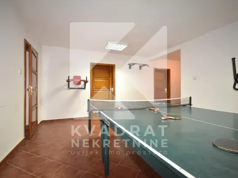 Rent, house, 300m², Ibričevina, Podgorica - image 20