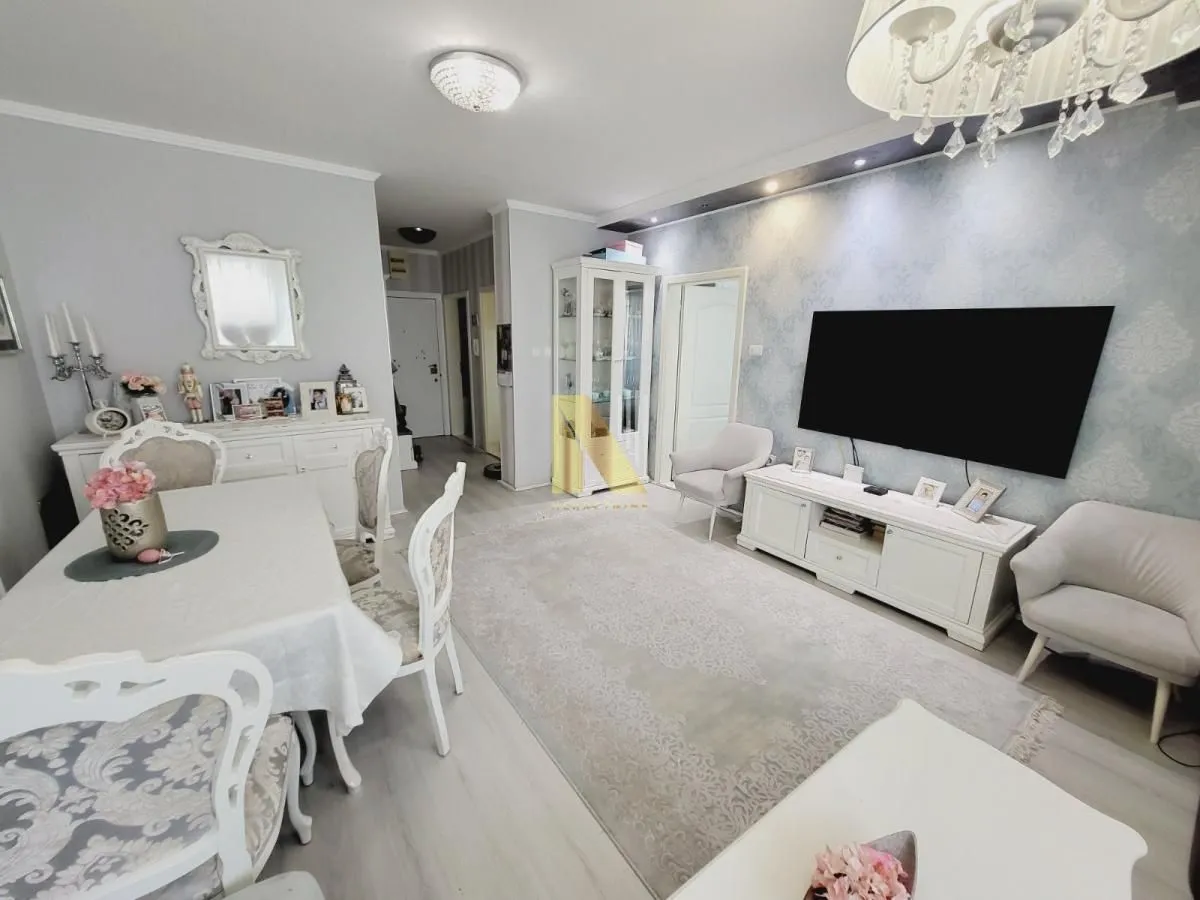 Prodaja, trosoban stan, 70m², Socijalno, Novi Sad Sve Podlokacije