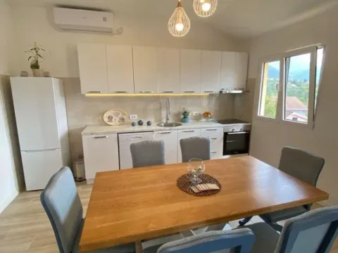 Izdavanje, trosoban stan, 110m², Gradiošnica, Tivat - image 5