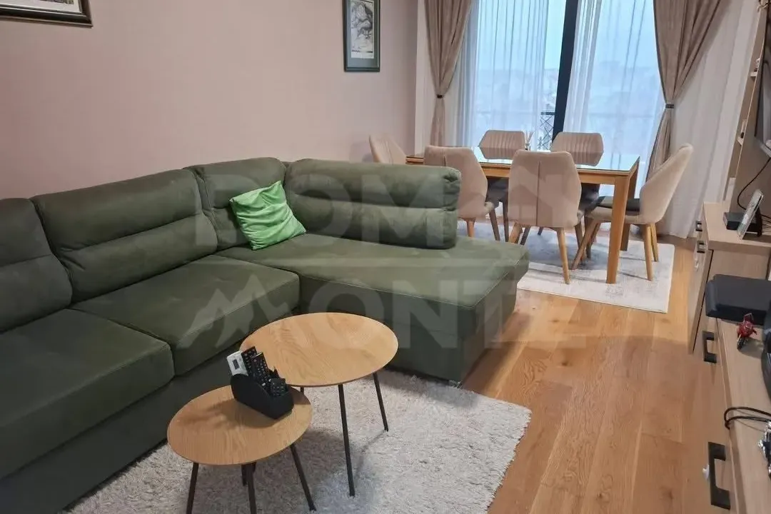 Izdavanje, dvosoban stan, 75m², Tivat, Crna Gora
