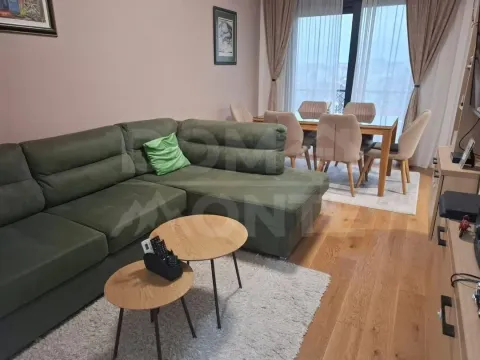 Izdavanje, dvosoban stan, 75m², Tivat, Crna Gora - image 1