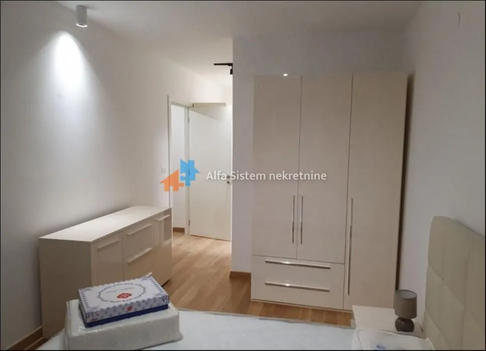 Izdavanje, četvorosoban stan, 105m², Novi Beograd Blok 65, Novi Beograd Sve Podlokacije
