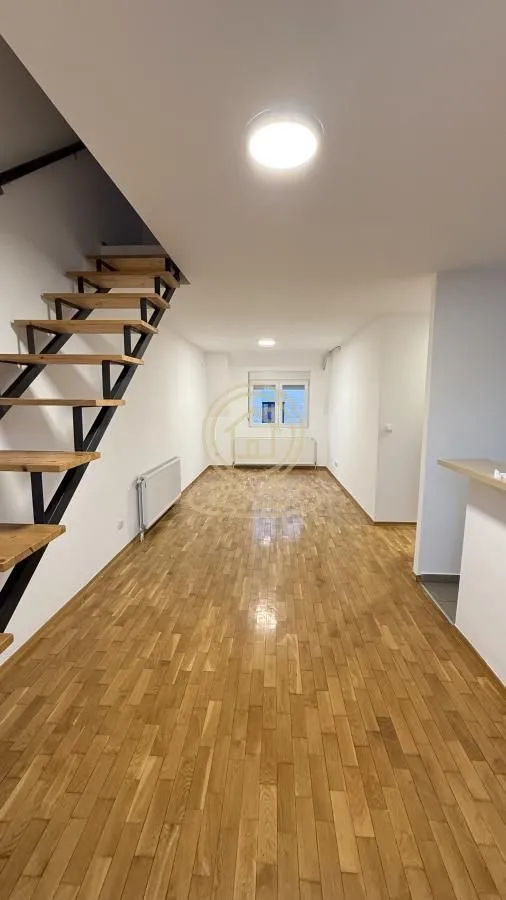 Izdavanje, poslovni prostor, 80m², Zemun Sve Podlokacije, Beograd