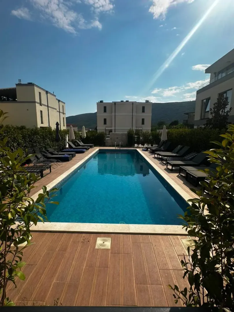 Izdavanje, kuća, 165m², Lastva Grbaljska, Kotor