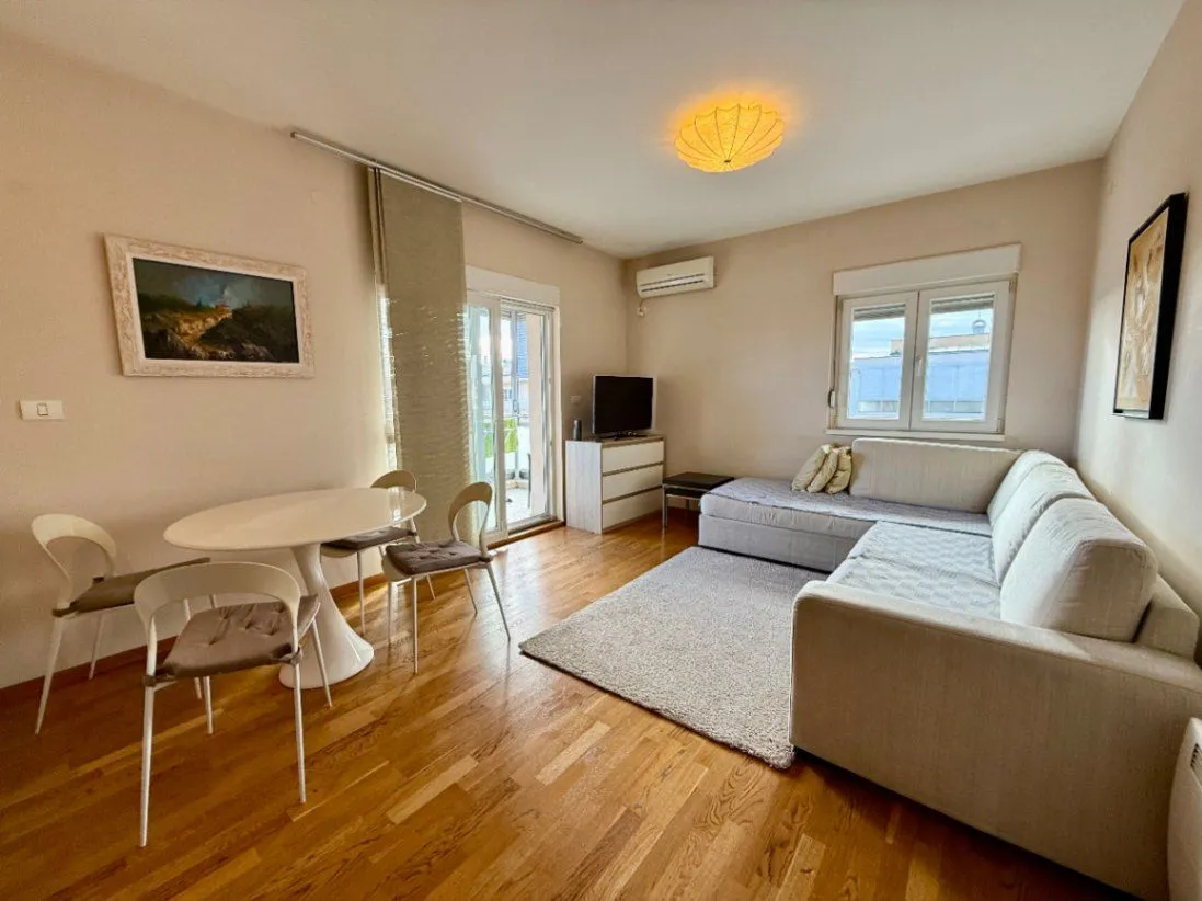 Izdavanje, jednosoban stan, 50m², City Kvart, Podgorica