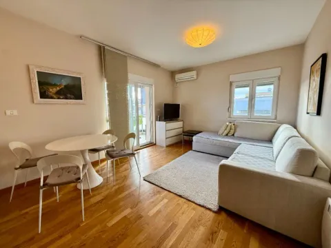 Rent, one bedroom apartment, 50m², City Kvart, Podgorica - image 4