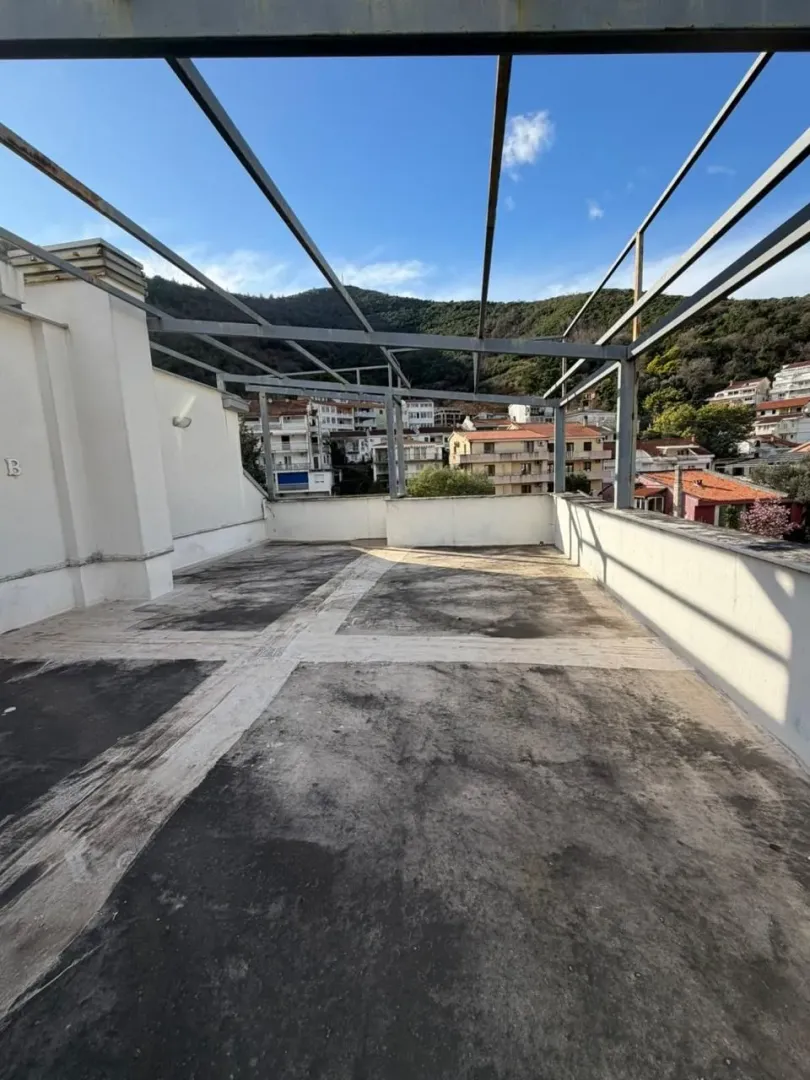 Prodaja, četvorosoban stan, 450m², Centar, Podgorica