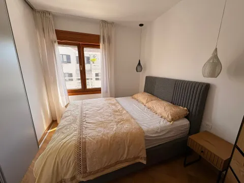 Izdavanje, jednosoban stan, 65m², Centar, Tivat - image 2