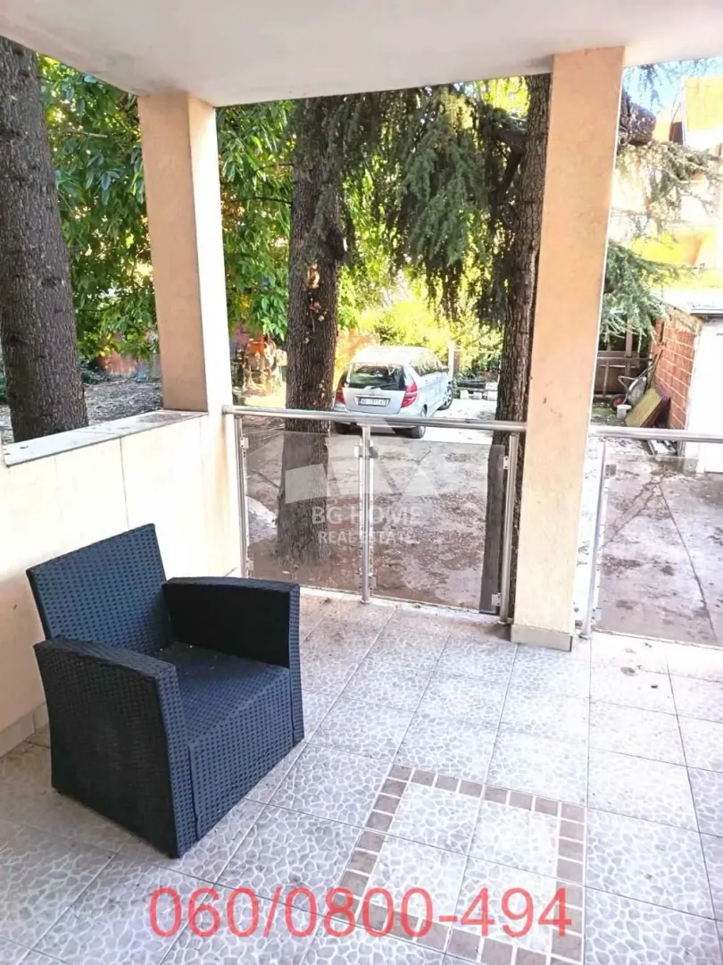 Covered terrace with ceramic tiles and a view of the courtyard.
