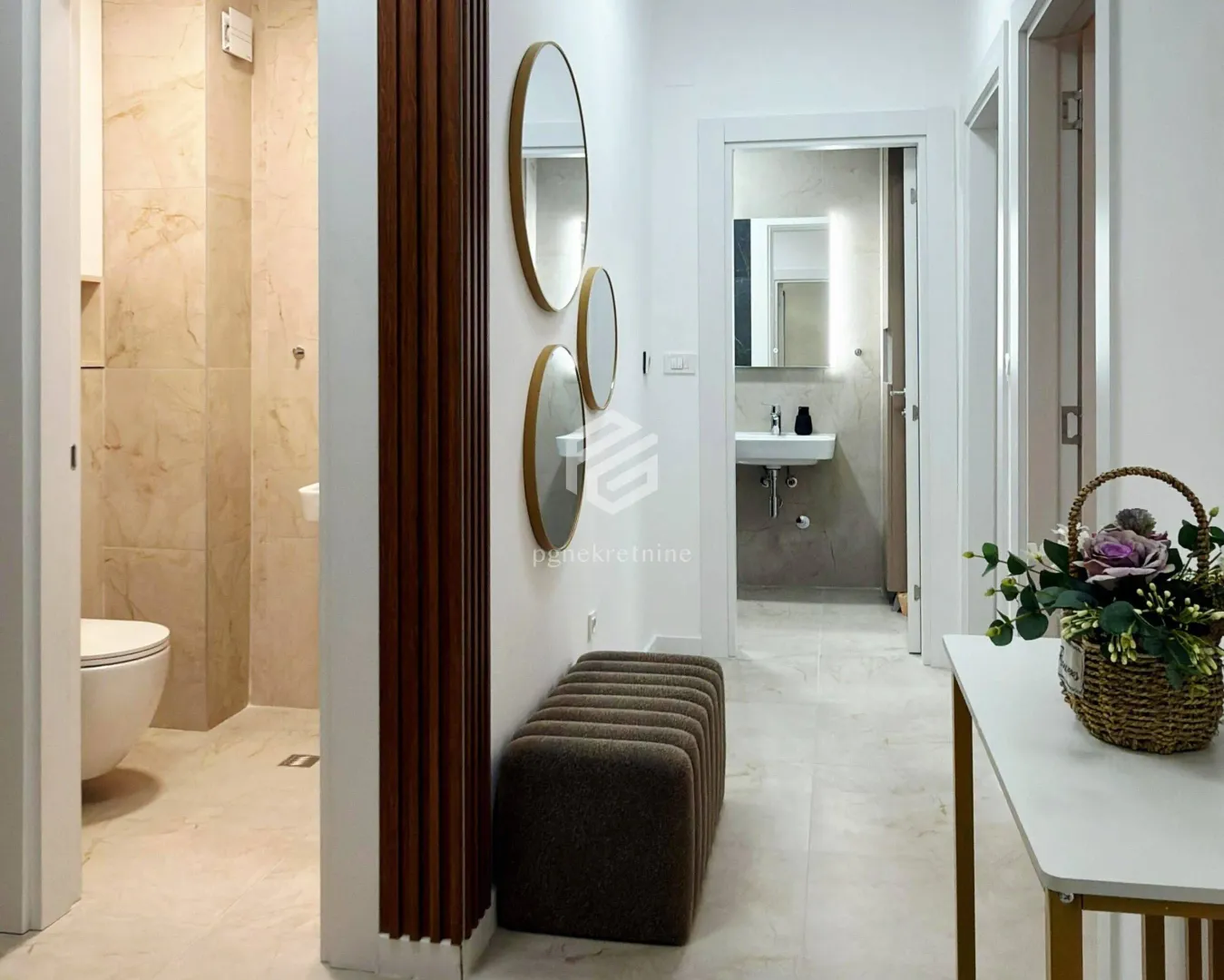 Izdavanje, dvosoban stan, 74m², Podgorica, Crna Gora