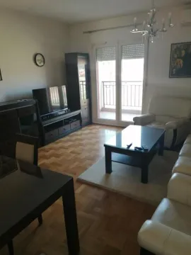 Izdavanje, dvosoban stan, 75m², Stari Aerodrom, Podgorica - image 6