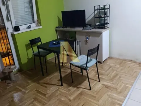 Izdavanje, jednosoban stan, 32m², Bulevar Evrope, Novi Sad Sve Podlokacije - image 3