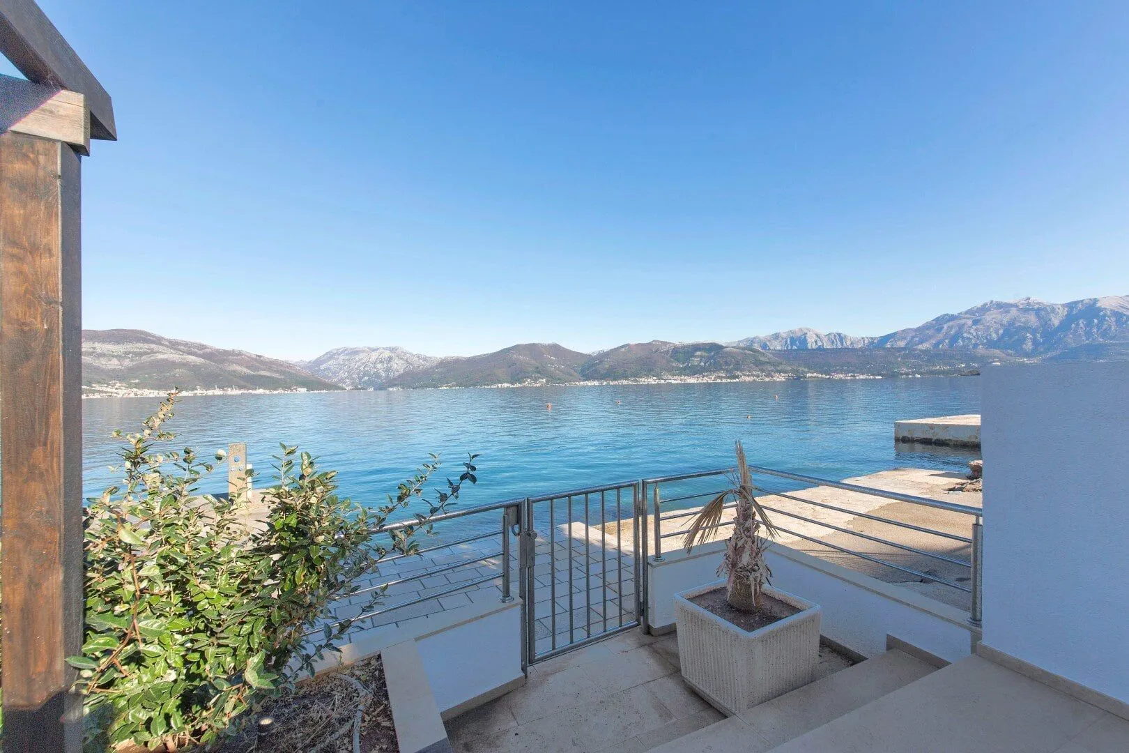 Prodaja, kuća, 300m², Bratešići, Kotor