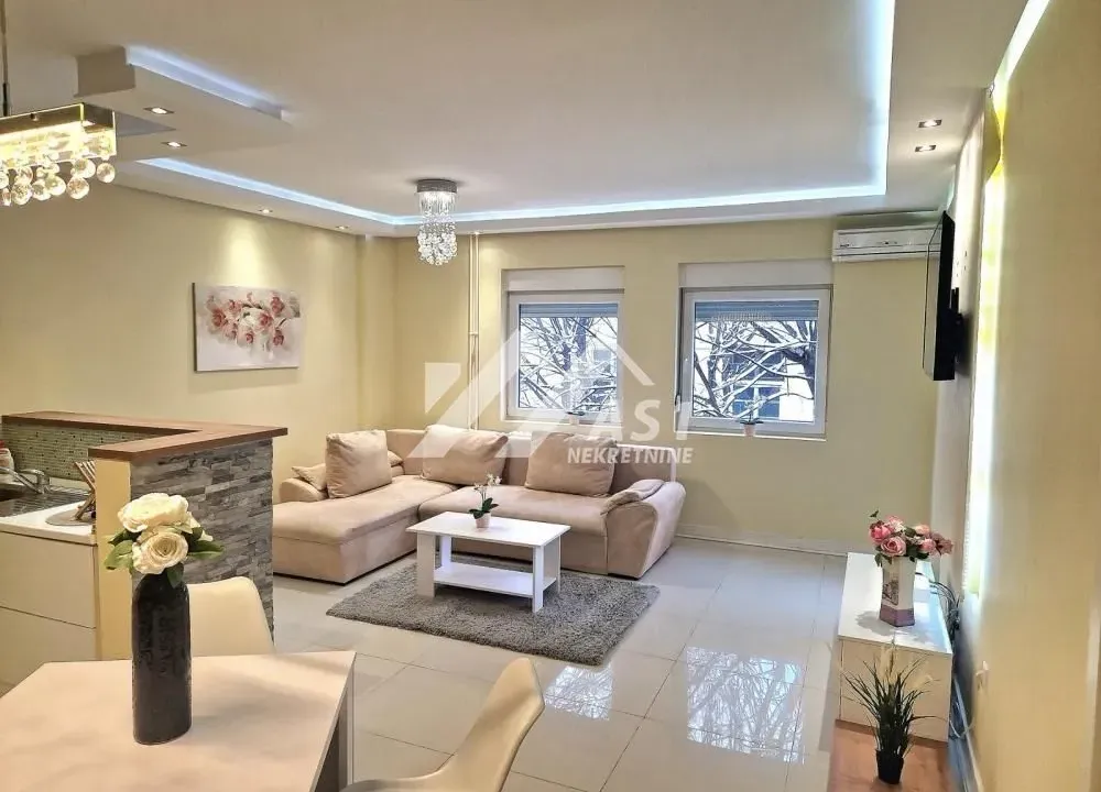 Izdavanje, dvosoban stan, 50m², Socijalno, Novi Sad Sve Podlokacije