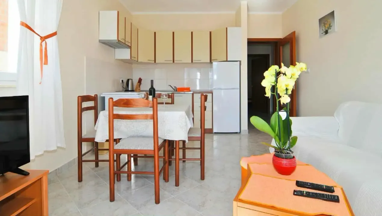 Izdavanje, jednosoban stan, 50m², Seljanovo, Tivat