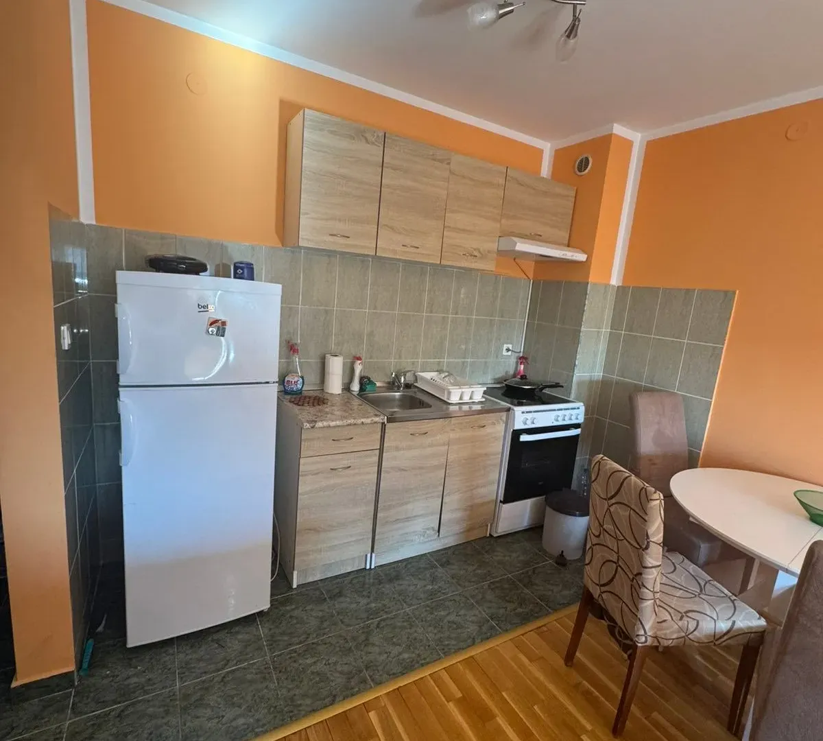 Izdavanje, jednosoban stan, 43m², Krivi Most, Podgorica