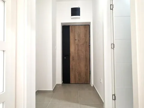 Prodaja, stan, 45m², Pobrežje, Podgorica - image 3