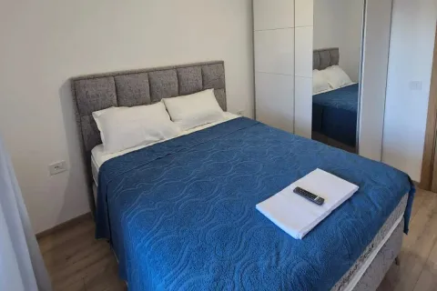 Furnished bedroom with a double bed and a wardrobe. - image 5