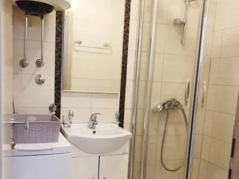 Izdavanje, jednosoban stan, 36m², Stari Aerodrom, Podgorica - image 8