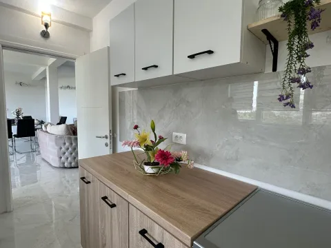 Izdavanje, trosoban stan, 100m², Kavač, Kotor - image 9