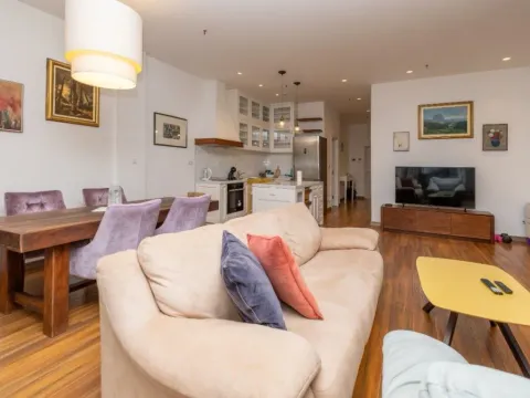 Izdavanje, trosoban stan, 118m², Preko Morače, Podgorica - image 9