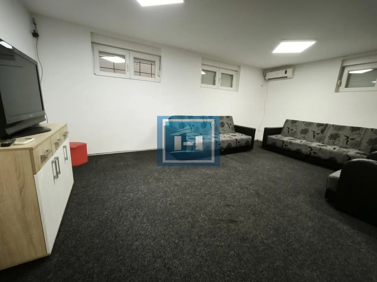 Prodaja, četvorosoban stan, 82m², Centar, Ćuprija