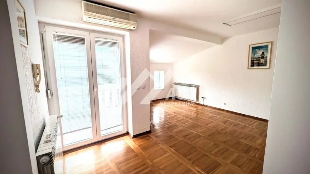 Izdavanje, kuća, 215m², Salajka, Novi Sad Sve Podlokacije
