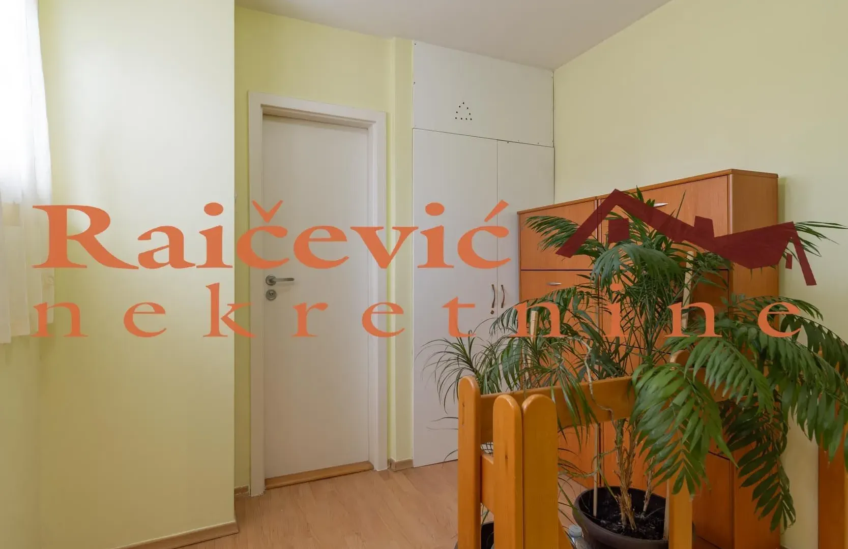 Izdavanje, trosoban stan, 65m², Kluz, Zvezdara Sve Podlokacije