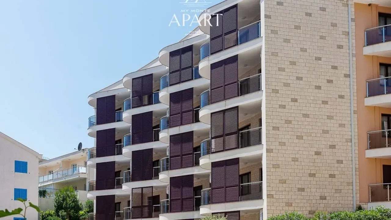 Izdavanje, trosoban stan, 107m², Bečići, Budva