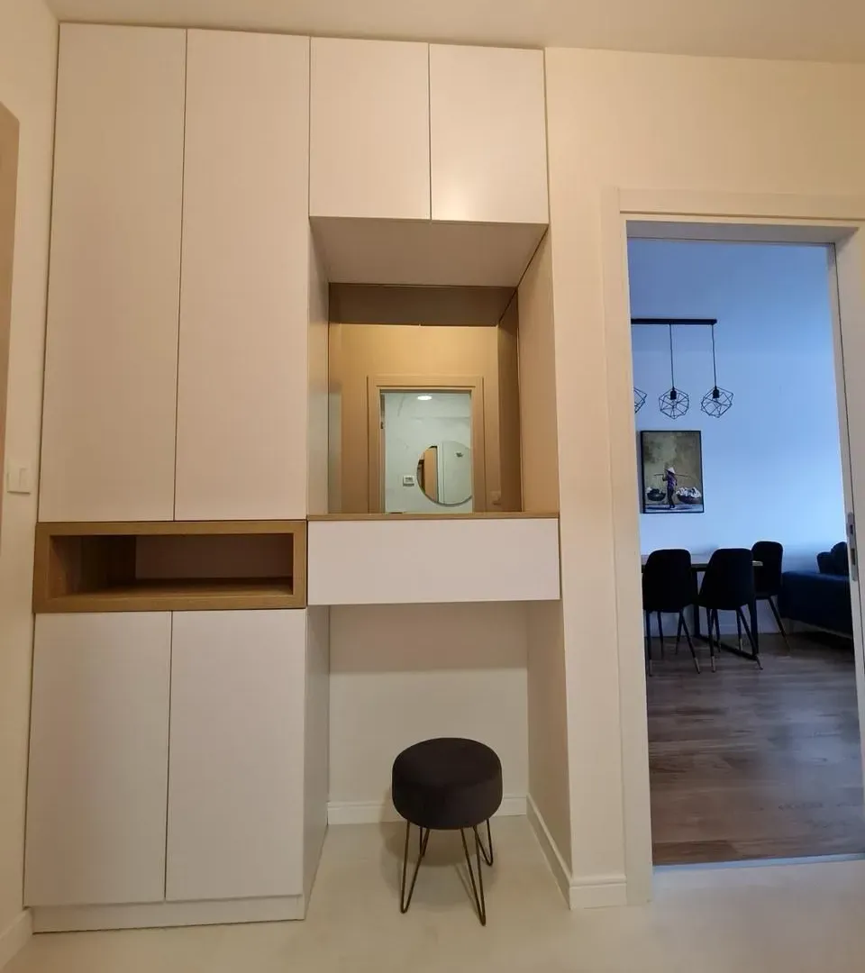 Izdavanje, jednosoban stan, 50m², Central Point, Podgorica