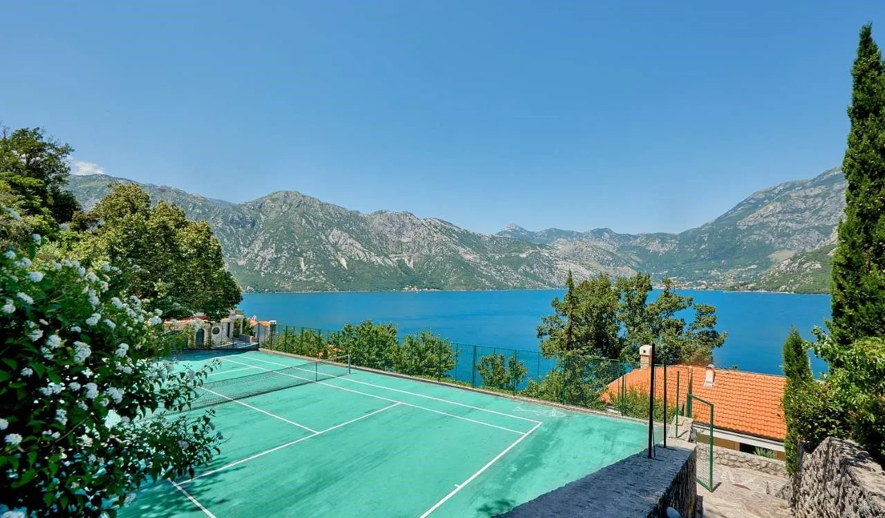Sale, house, 235m², Kostanjica, Kotor