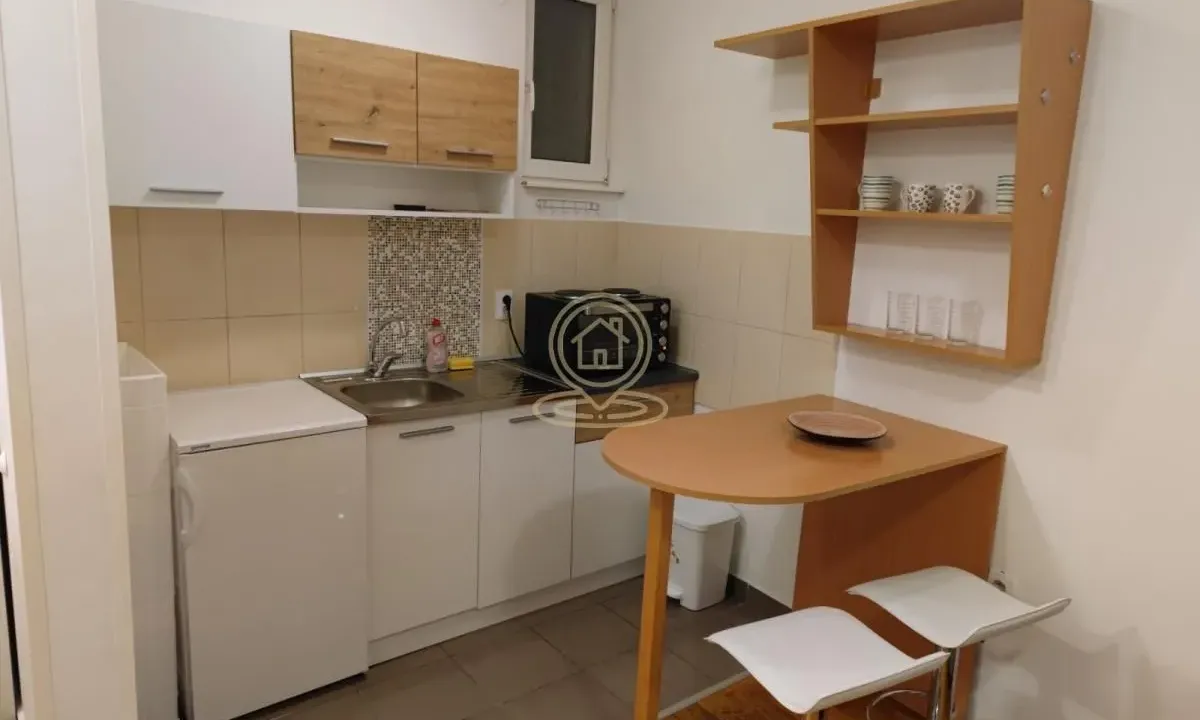 Izdavanje, garsonjera, 28m², Centar, Novi Sad