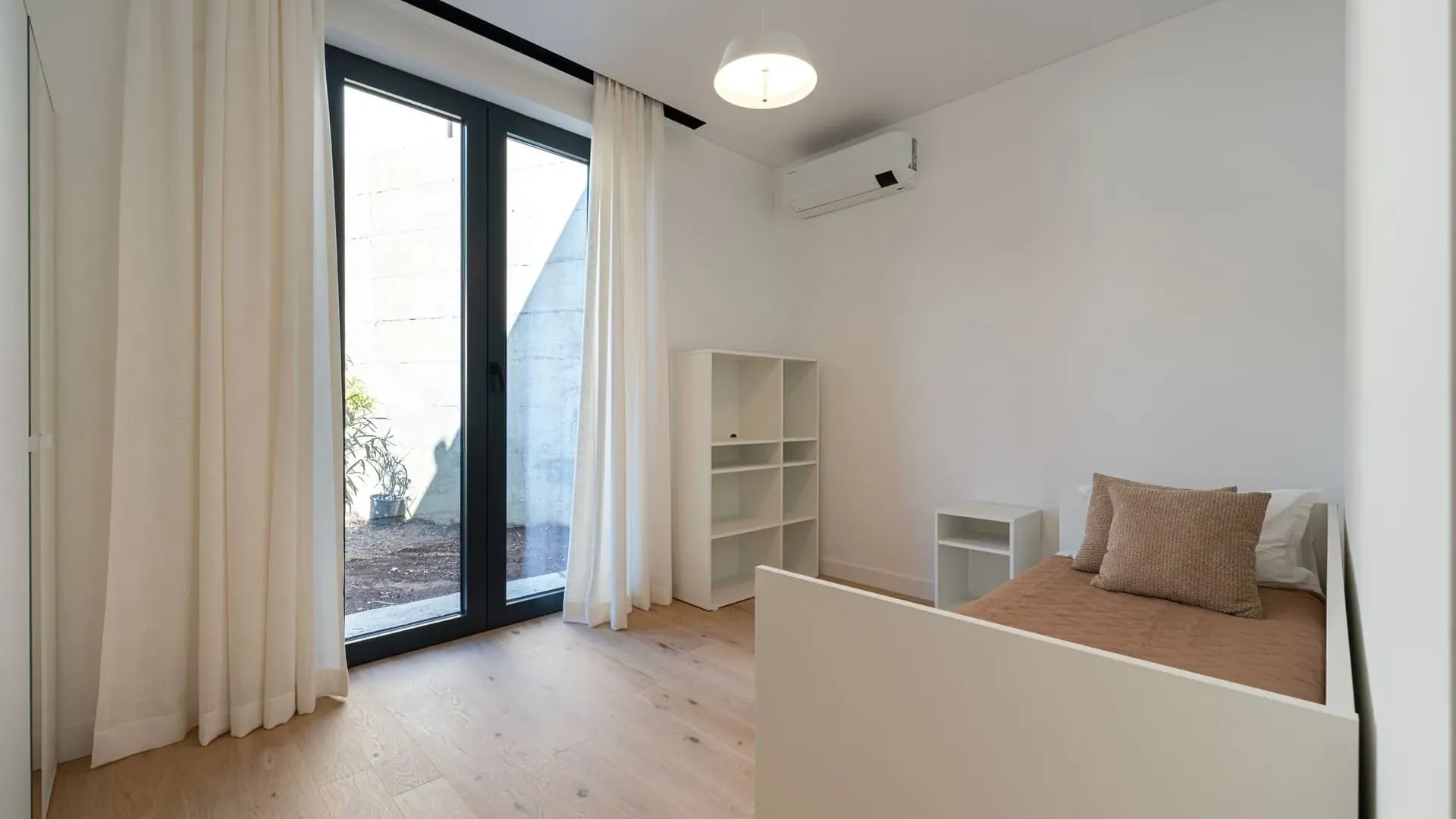 Izdavanje, kuća, 200m², Kavač, Kotor