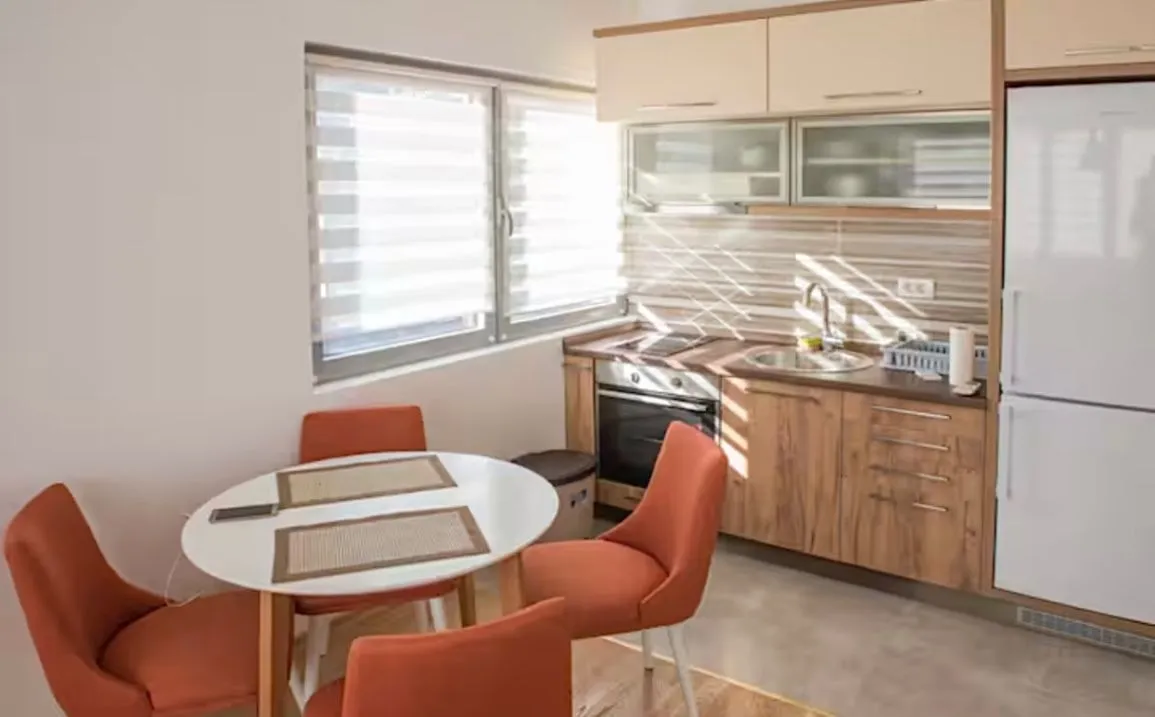 Izdavanje, jednosoban stan, 38m², Centar, Budva