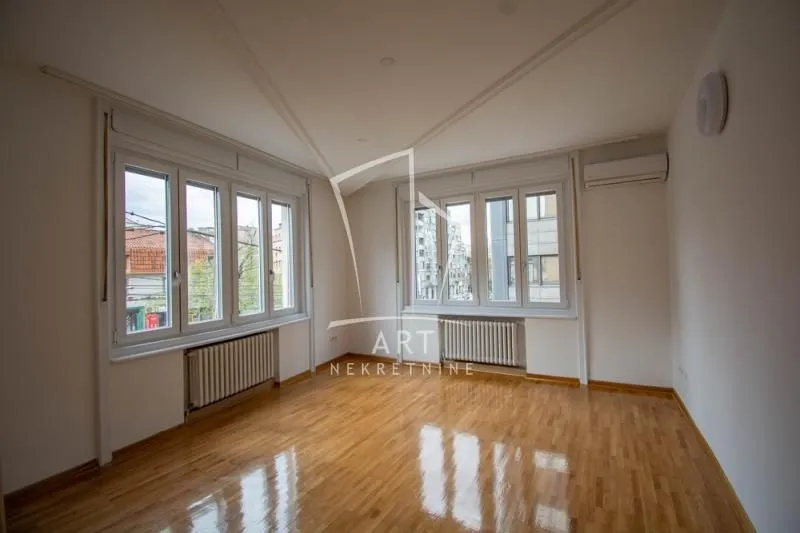 Sale, four bedroom apartment, 133m², Slavija, Vračar Sve Podlokacije