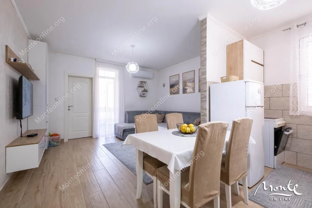 Prodaja, dvosoban stan, 48m², Dobrota, Kotor