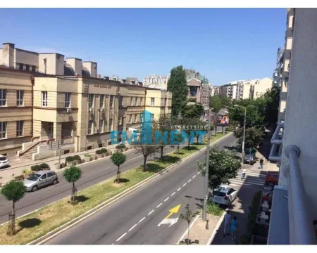 View from the terrace of the city street and surrounding buildings. - image 15