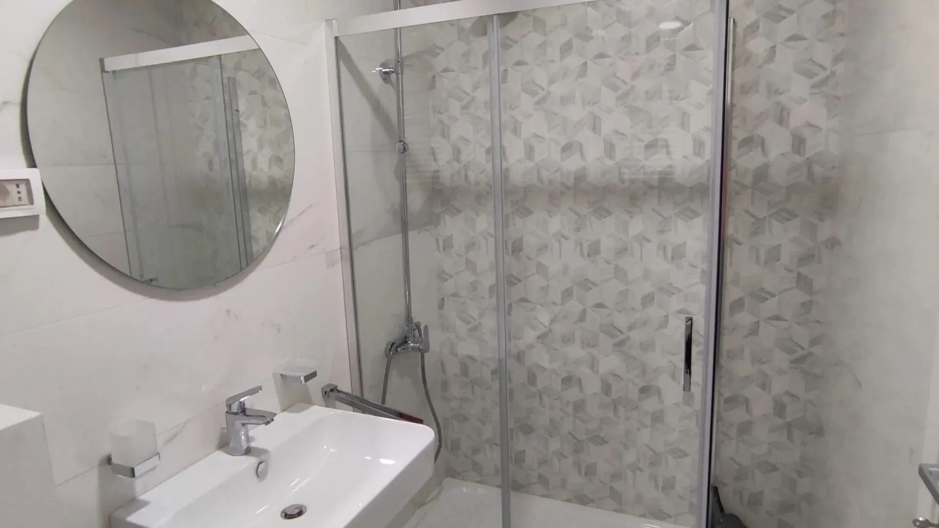 Izdavanje, jednosoban stan, 49m², Central Point, Podgorica