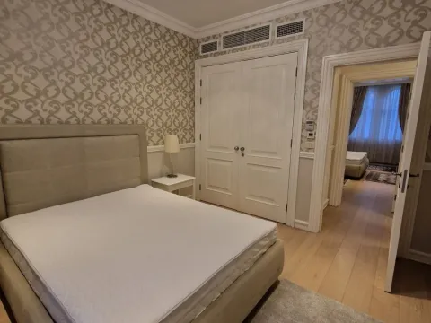 Izdavanje, trosoban stan, 120m², Stari grad, Novi Sad - image 4
